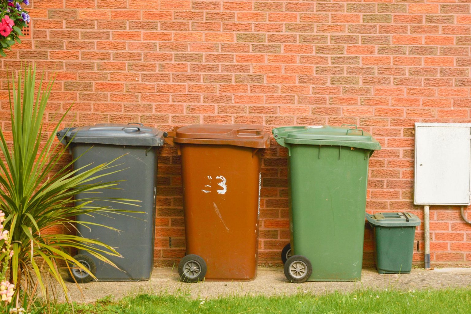 3 Wheelie Bins Emptied Lowmac Household Bin Uplifts